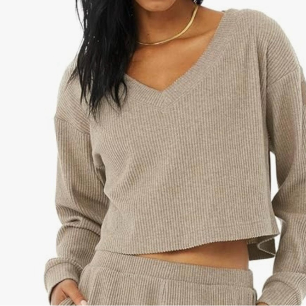 ALO YOGA Muse Ribbed V-neck Pullover Long Sleeve Athleisure Top - Picture 1 of 9